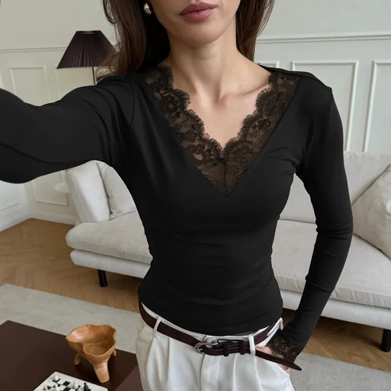 Camiseta de encaje con cuello de pico
