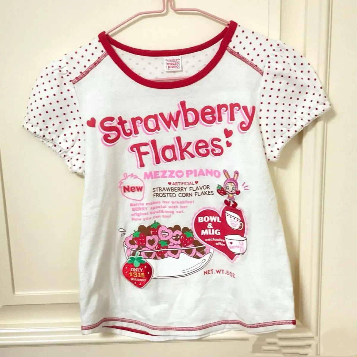 Camiseta de manga corta con cuello redondo y lunares "Strawberry Flakes"