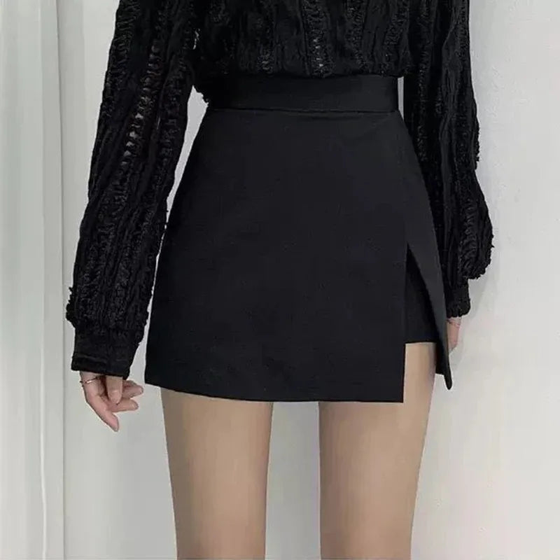 Falda pantalón de cintura alta con aberturas laterales irregulares y corte en A