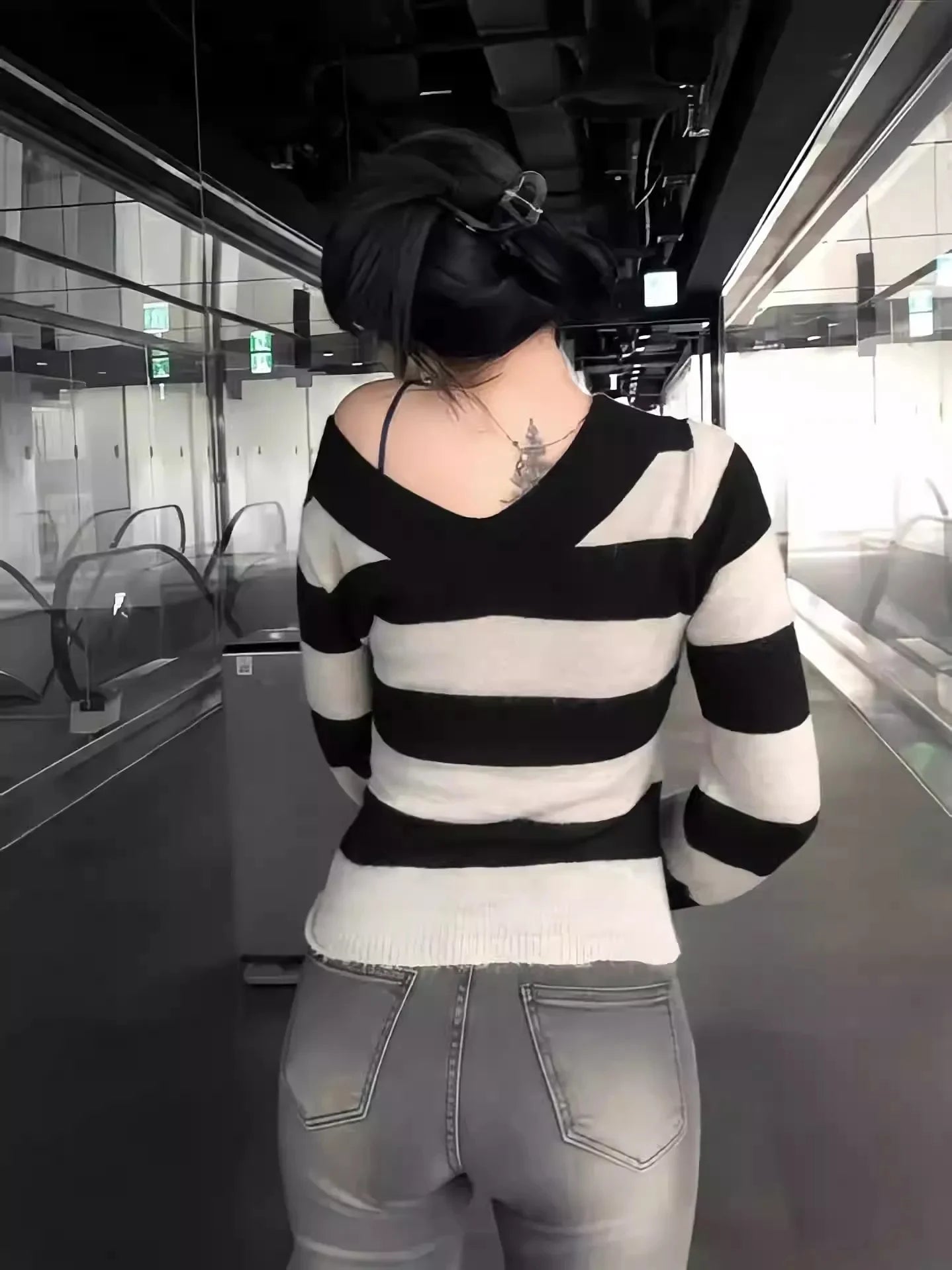 V-neck off-the-shoulder embroidery pattern long sleeves Striped Knit sweater