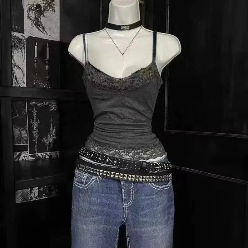 Camiseta sin mangas con cuello halter y encaje