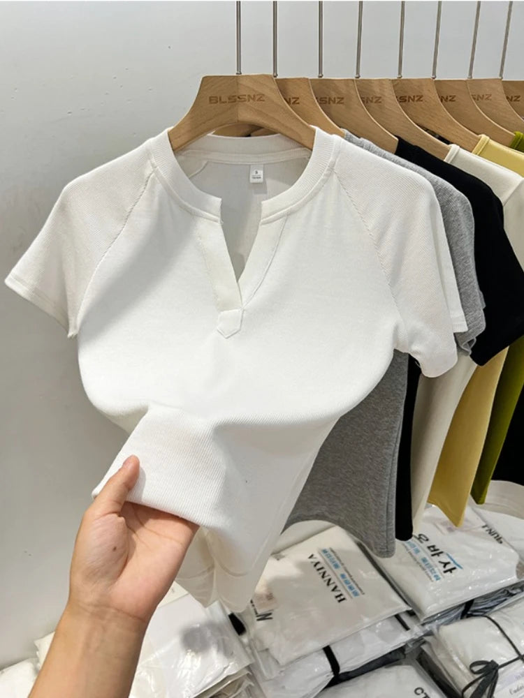 Camiseta de manga corta con cuello en V