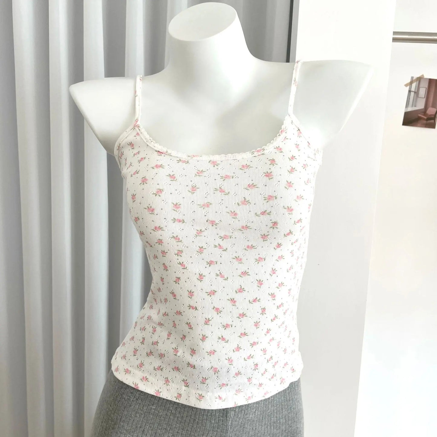 Top corto Floral con ojetes y lazo