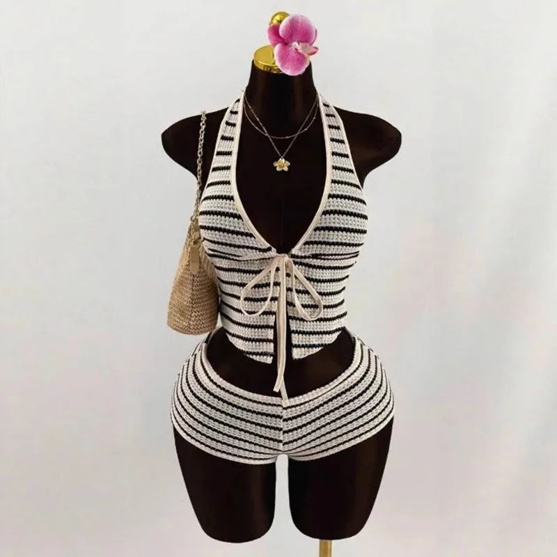 Conjunto de chaleco halter de punto entallado con cordones + shorts a media pierna