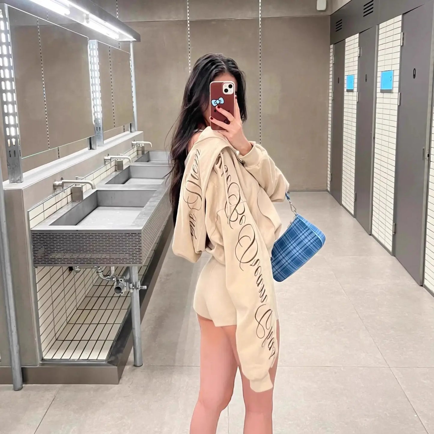 Conjunto deportivo bordado con letras