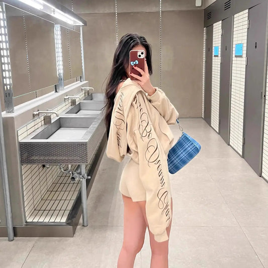 Conjunto deportivo bordado con letras