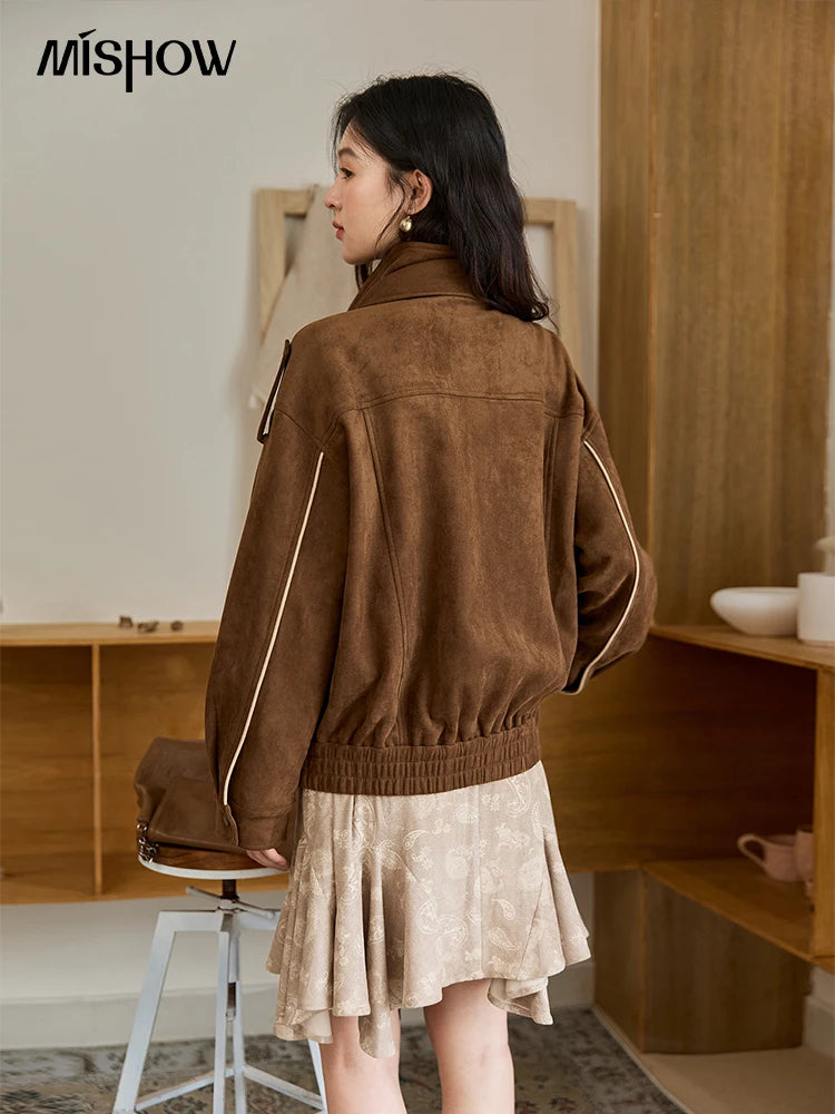 MISHOW Chaqueta Retro de Mujer 2025 Nueva Gabardina Corta Holgada de Gamuza Marrón con Cuello Vuelto y Abertura Ropa de Otoño para Mujer MXE48W0850