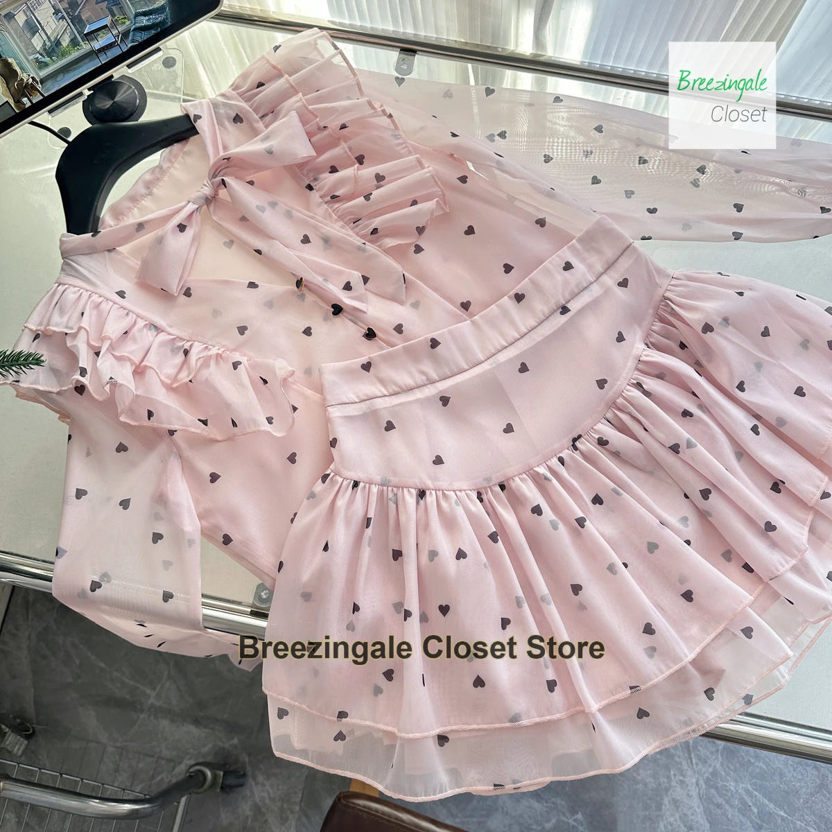Conjunto de Camisa de Lunares y Minifalda