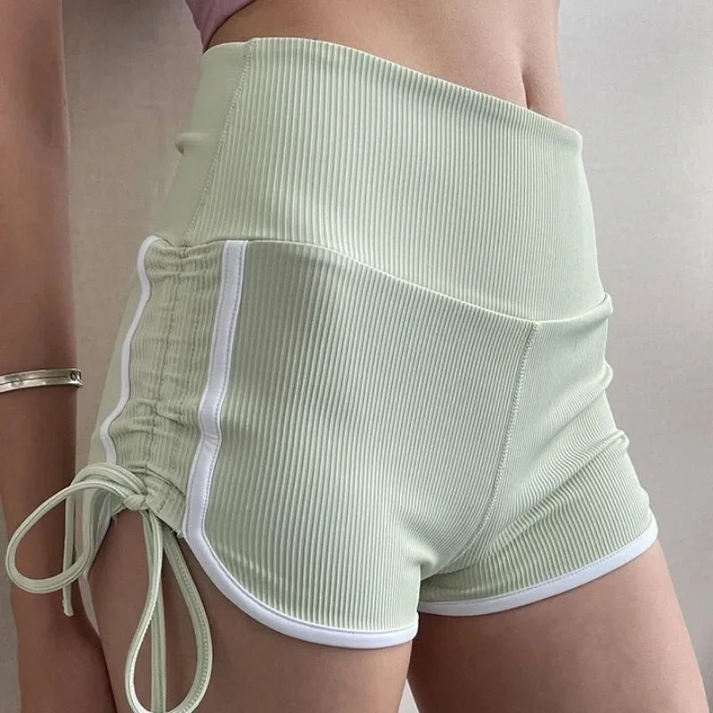 Pantalones cortos de fitness fruncidos