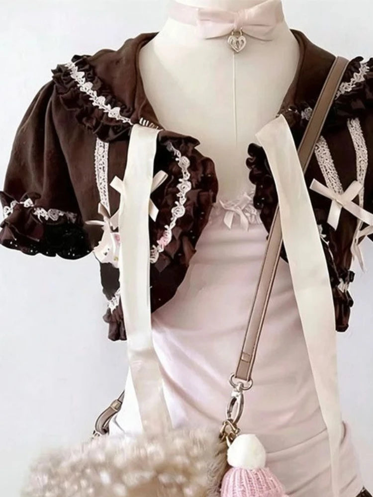 Cárdigan de encaje + Top camisola + Minifalda a cuadros