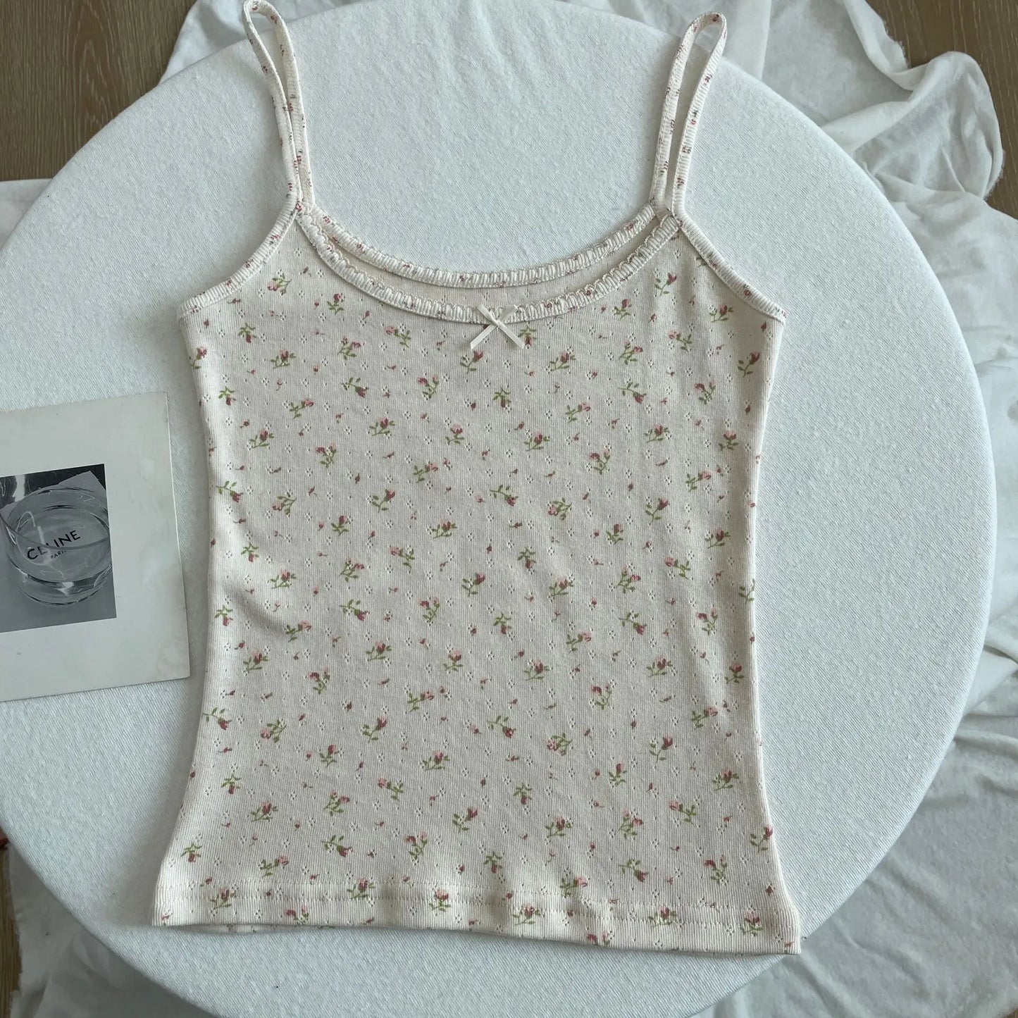 Top corto Floral con ojetes y lazo