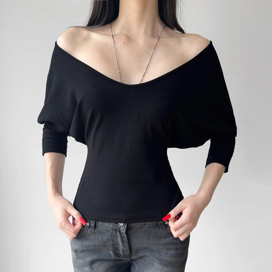 Camiseta de corte ajustado con hombros descubiertos