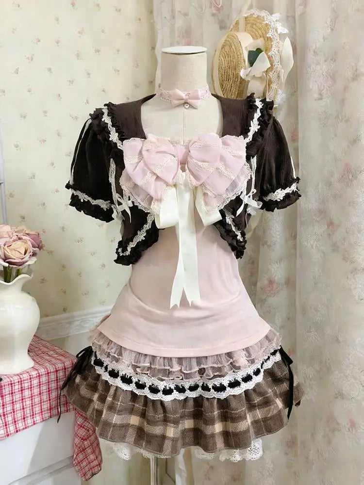 Conjunto de blusa con lazo de encaje, top lencero y minifalda de cuadros con volantes