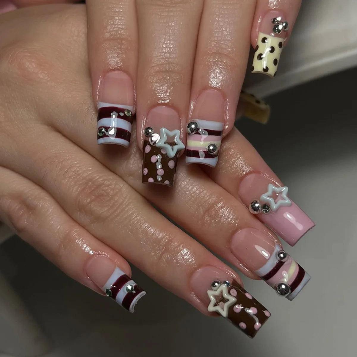 24 unidades de uñas postizas Y2K con estrellas dulces