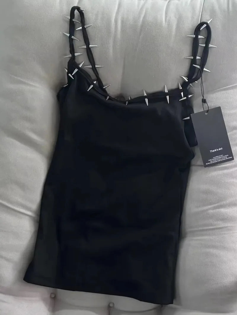Tanque con cuello de púas