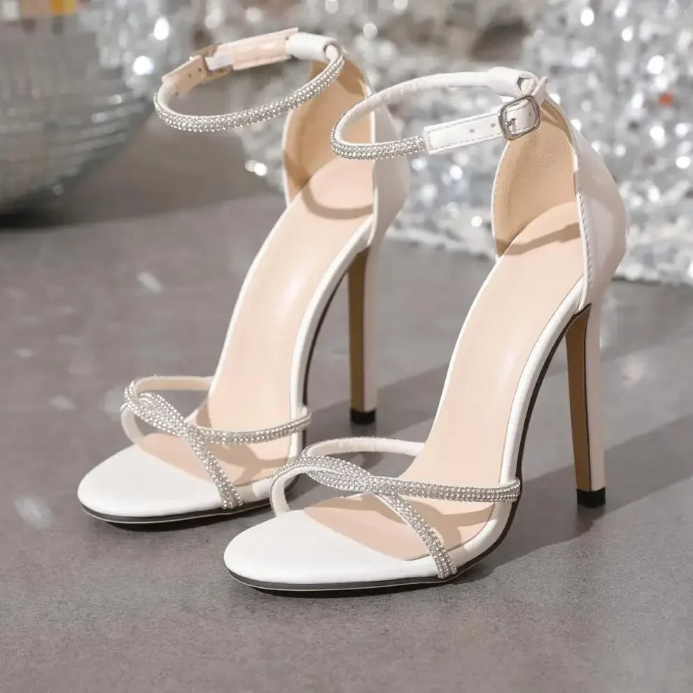 Sandalias de tacón alto para mujer 2024, moda de verano, banda estrecha de cristal, punta abierta, correa con hebilla, zapatos de vestir, zapatos sexy de perlas para mujer