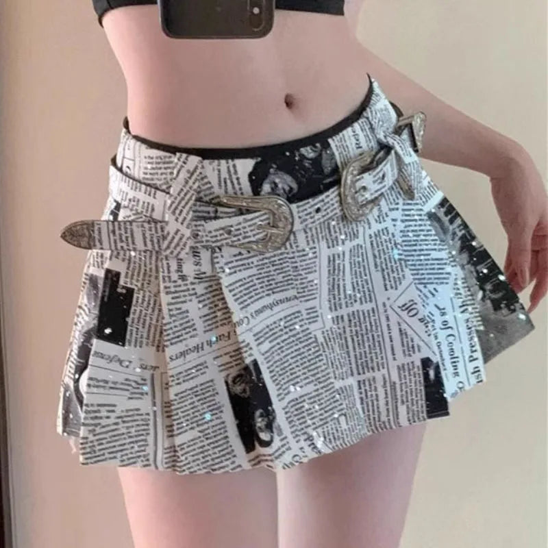 Falda estampada de periódico