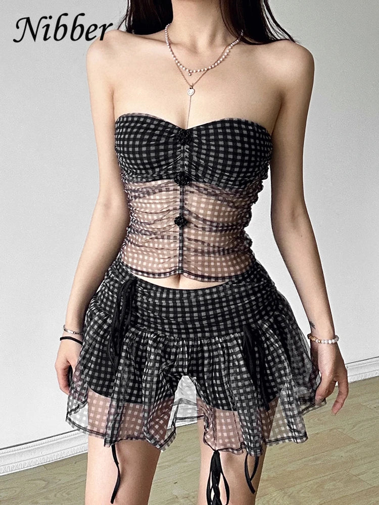 Conjunto de Falda con Volantes a Cuadros y Transparencias