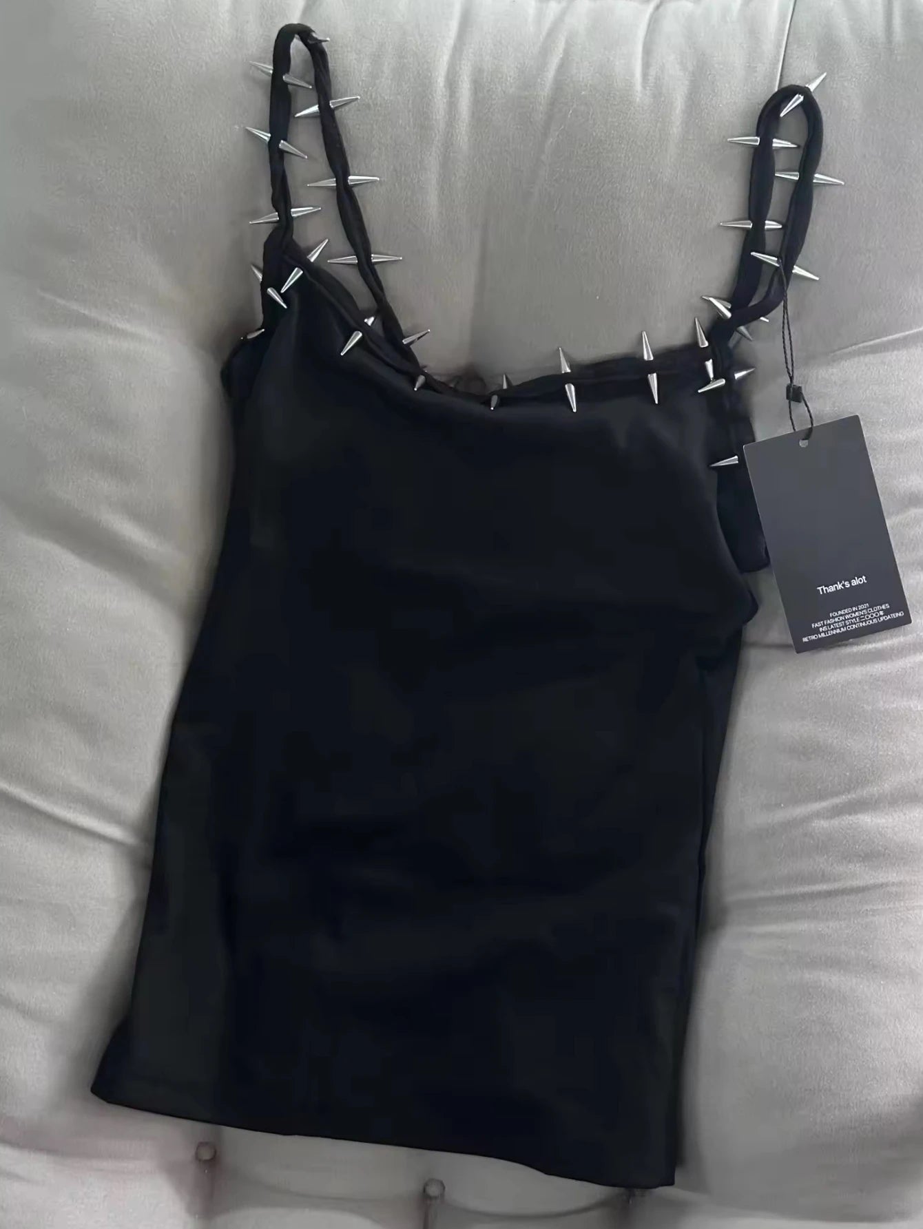 Tanque con cuello de púas
