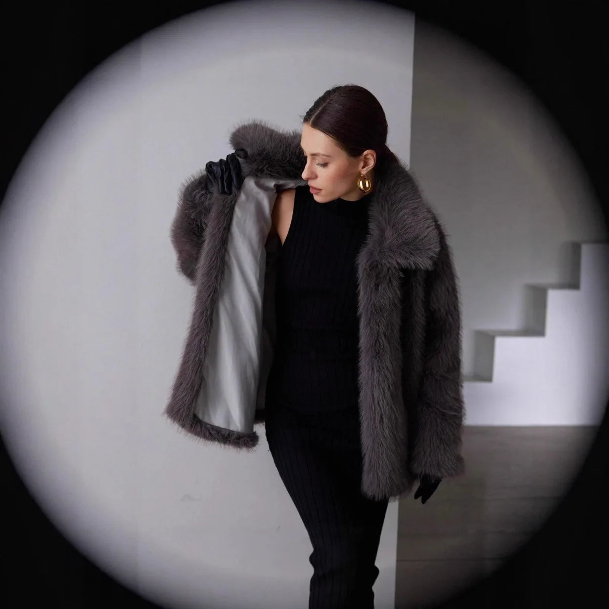 2025 Otoño Invierno Nueva Moda Chaqueta de Mujer de Pelo Sintético de Color Liso con Cuello Vuelto Manga Larga Sencilla Básica Elegante Abrigo Femenino