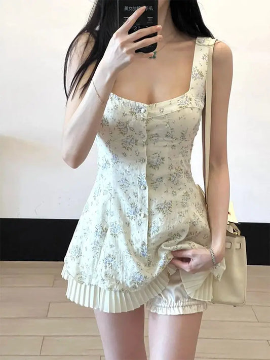 Conjunto de vestido con tirantes florales
