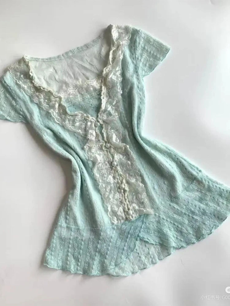 Conjunto de Top de Encaje y Minifalda