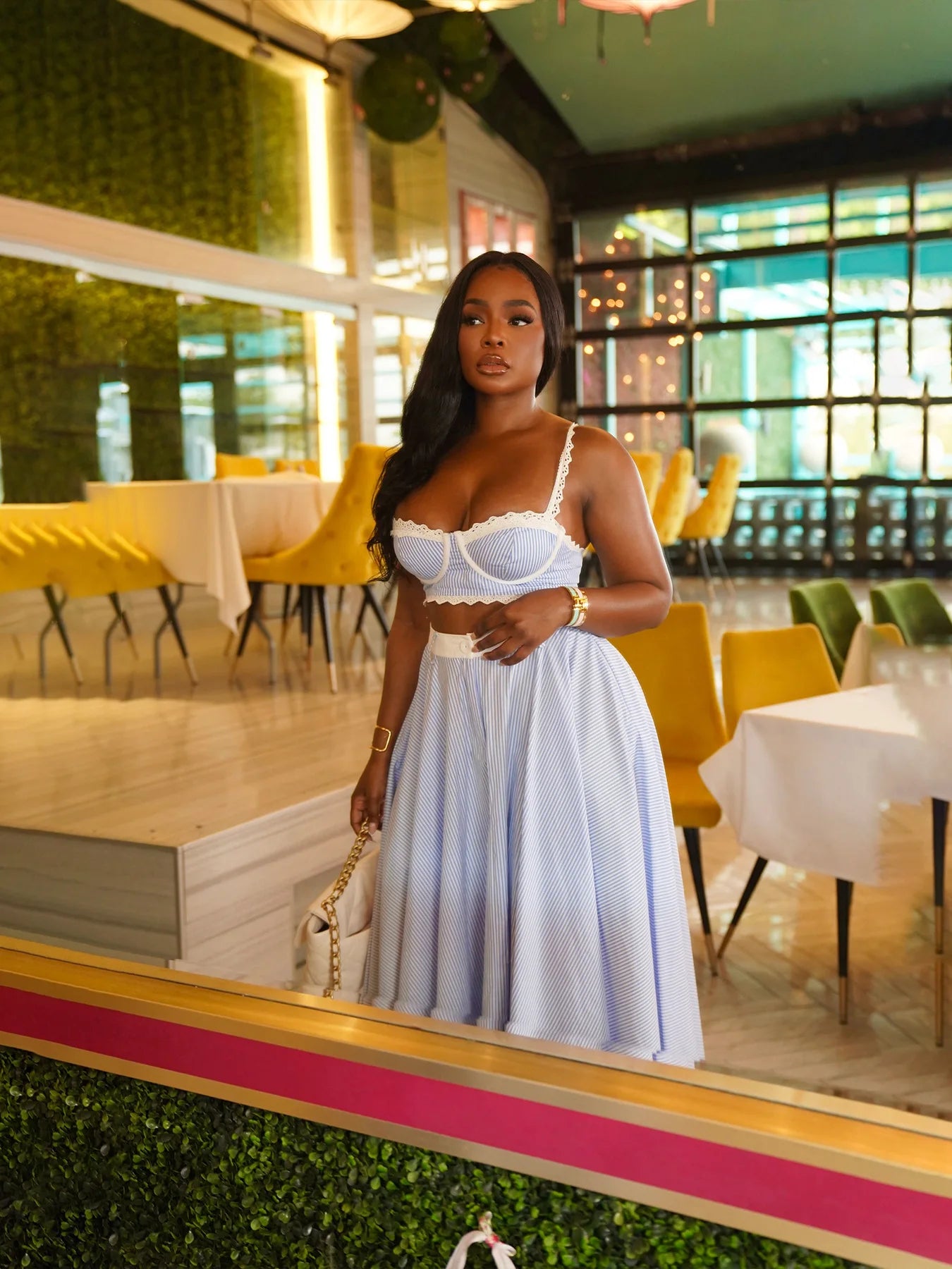 Conjunto de vestido a rayas con retales