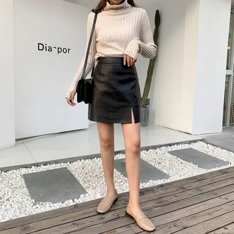 Falda de cuero con abertura