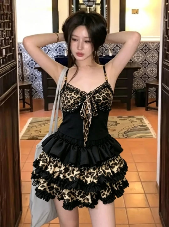 Conjunto de camisola sin mangas y minifalda elegante con estampado de leopardo
