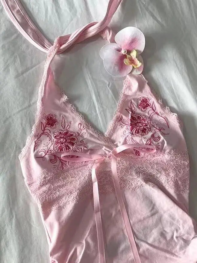 Camiseta sin mangas con cuello halter y encaje
