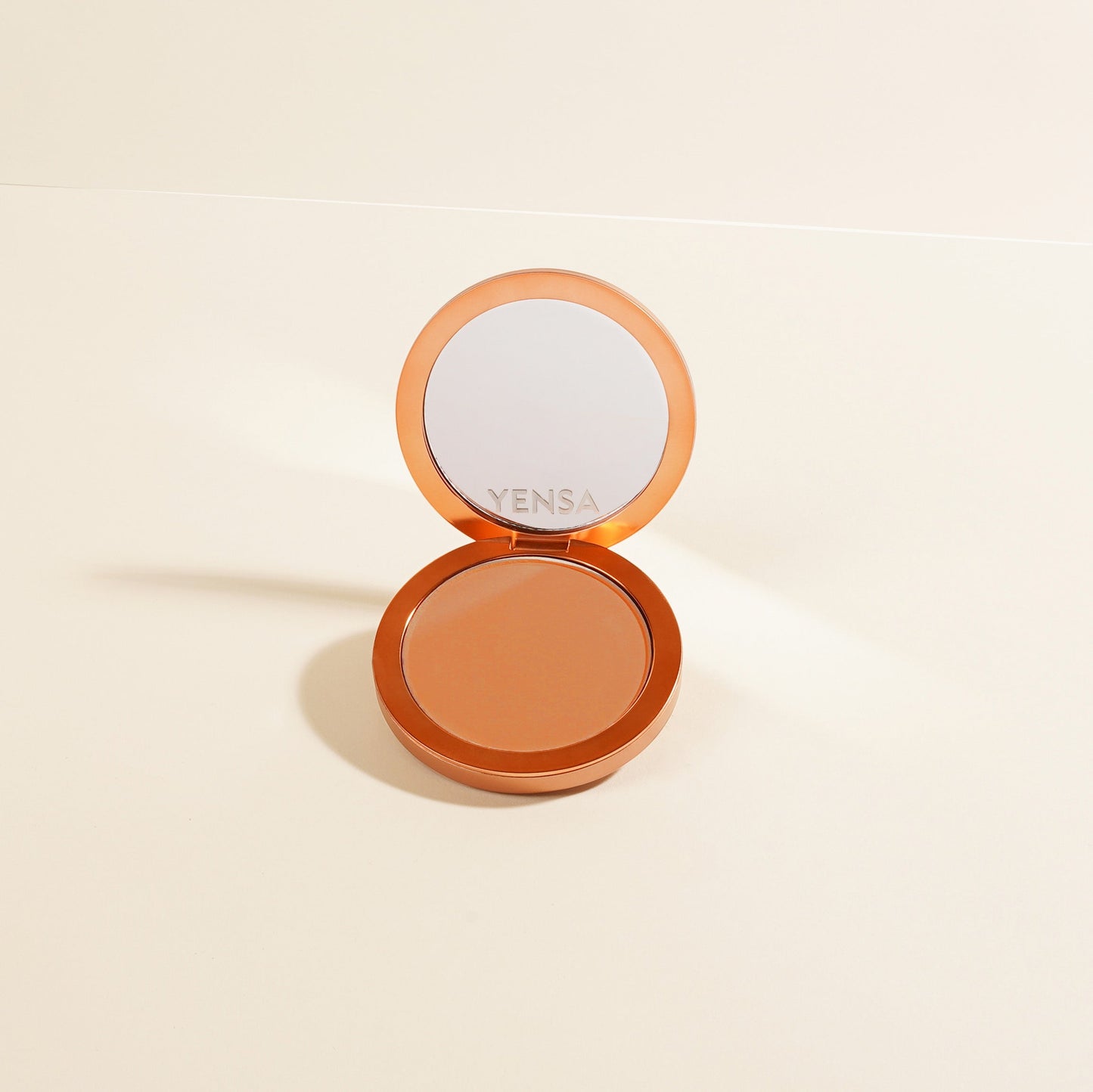 Base de maquillaje Super Serum con péptidos y acabado mate sedoso