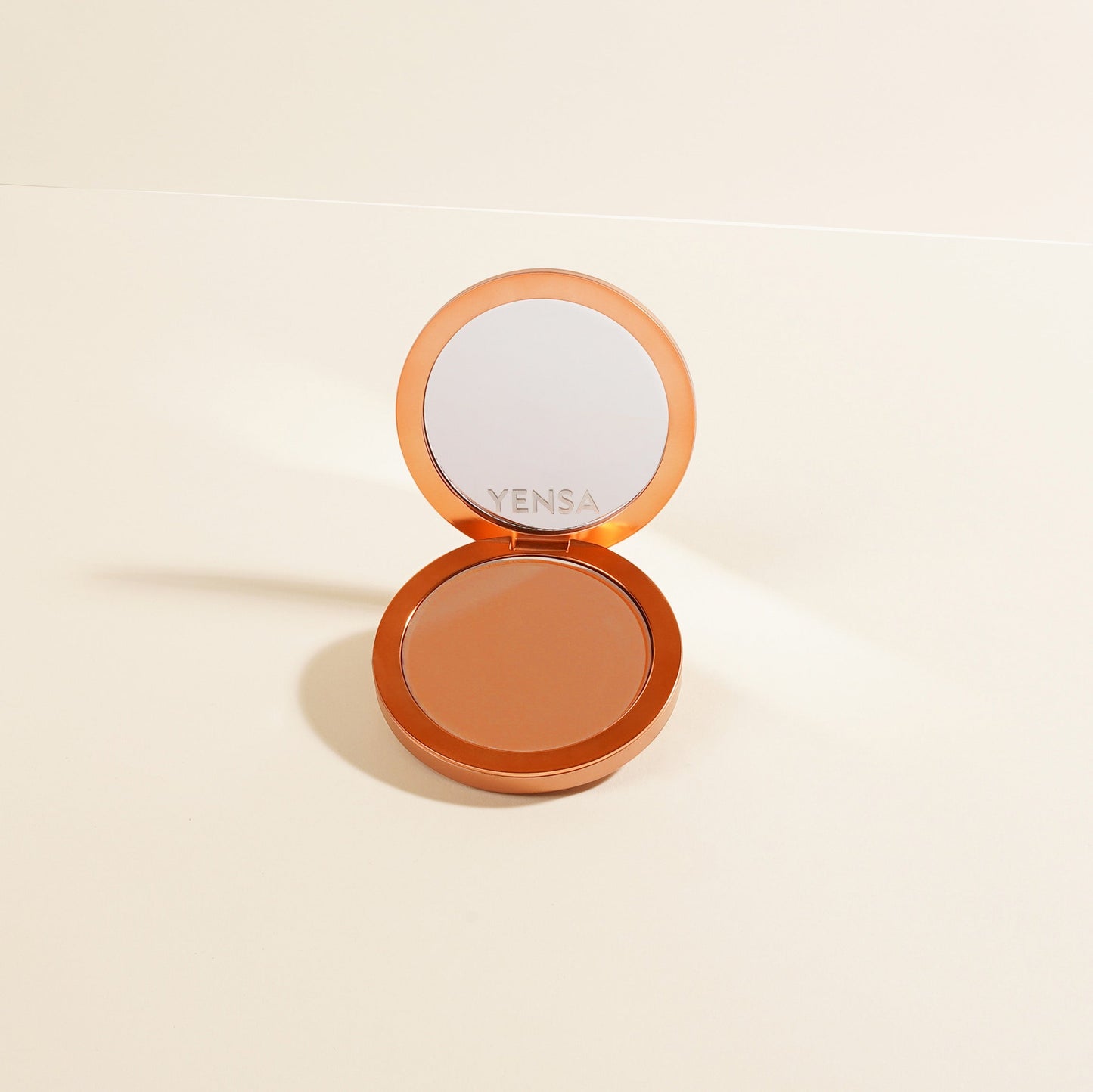 Base de maquillaje Super Serum con péptidos y acabado mate sedoso