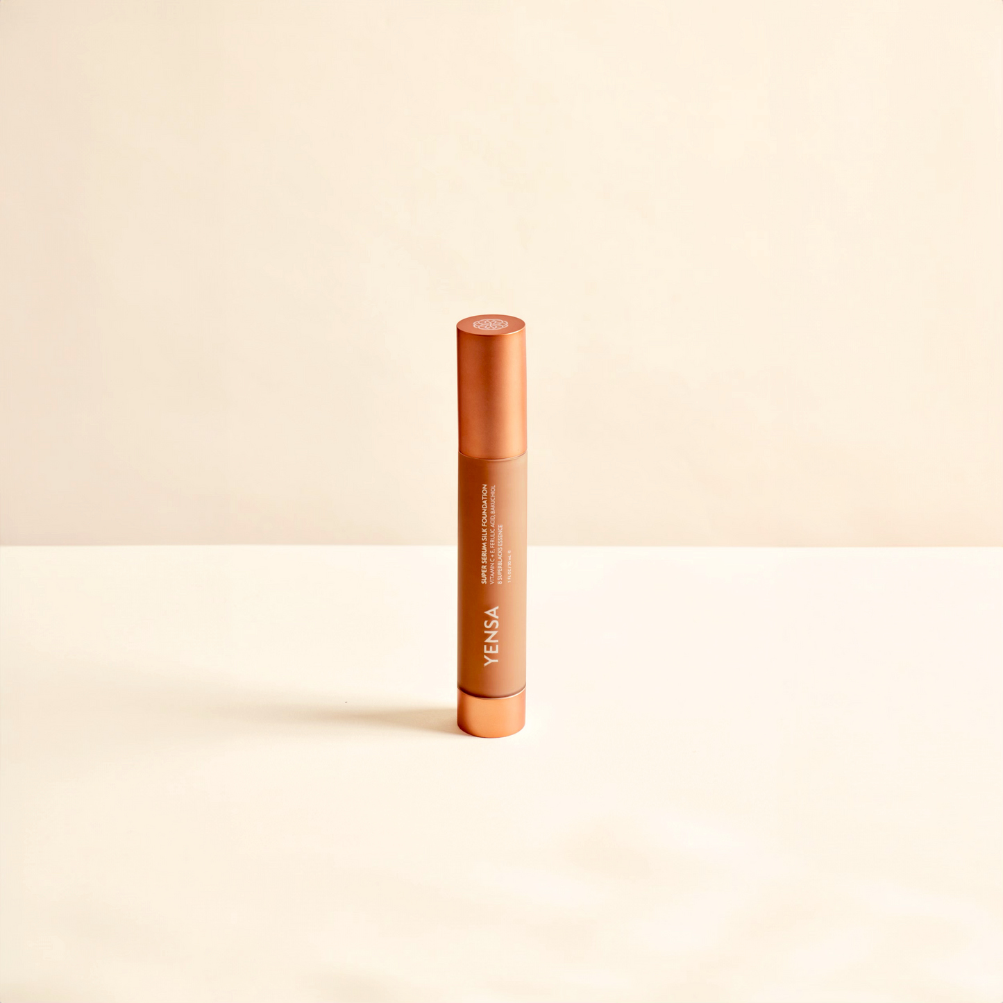 Base de maquillaje con péptidos Super Serum Silk Luminosidad Natural Hidratante para una Piel Radiante