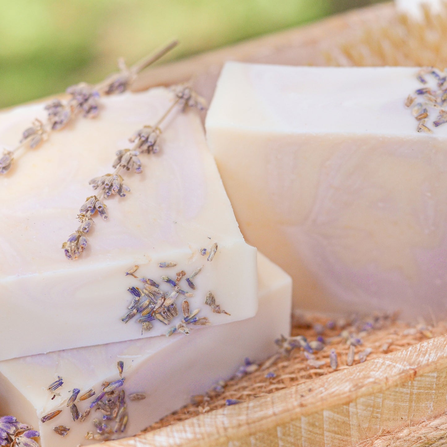 Jabón Artesanal de Sebo y Leche de Cabra con Lavanda y Menta